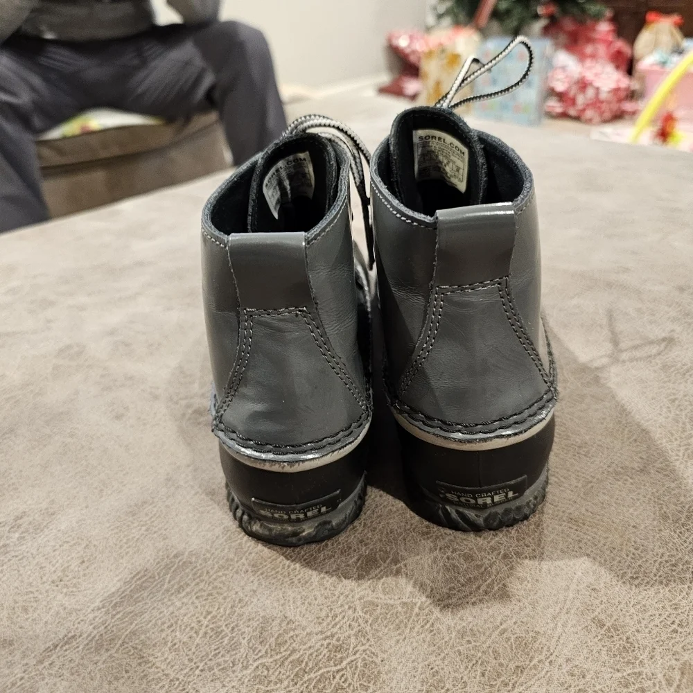 Sorel Out N' About Waterproof Boots Size 9